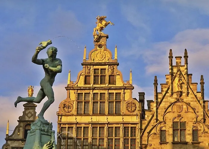 Sleep Inn - Black And Gold Loft Antwerp Cityview