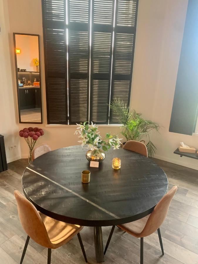 Apartment Sleep - Black And Gold Loft Cityview